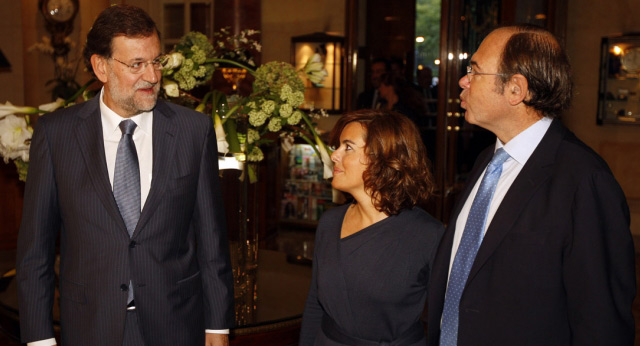 Mariano Rajoy con Soraya Sáenz de Santamaría y Pío García-Escudero