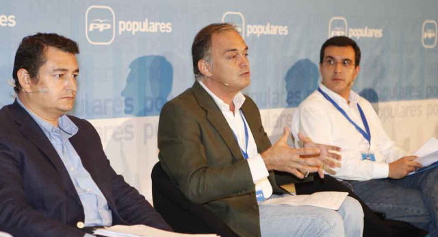 Esteban González Pons durante su intervención en la Mesa III "La red como herramienta de comunicación política"