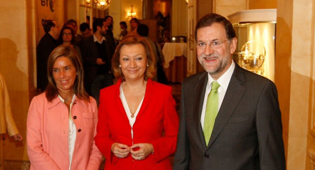 Ana Mato, Luisa Fernanda Rudi y Mariano Rajoy en el Fórum Europa