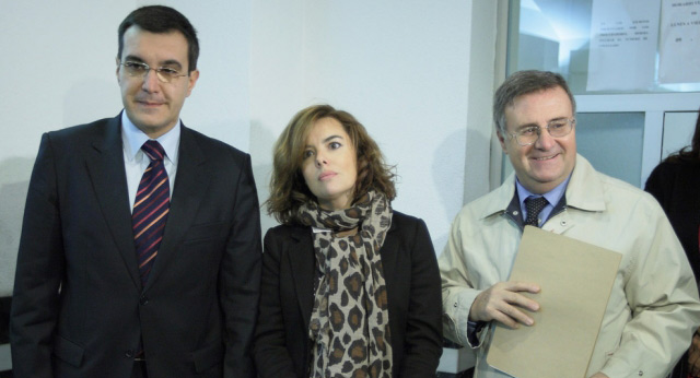 Soraya Sáenz de Santamaría junto a José Luis Ayllón y Arturo García Tizón en el Tribunal Supremo