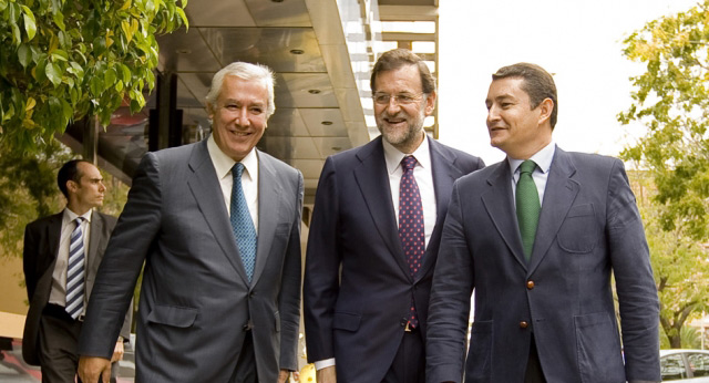 Mariano Rajoy junto a Javier Arenas y Antonio Sanz en el Foro Joly