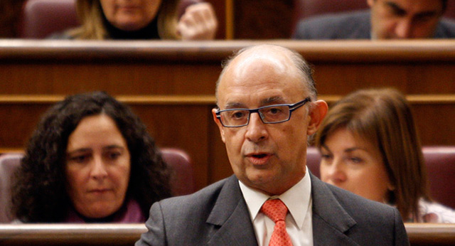 Cristóbal Montoro durante su intervención en la sesión de control