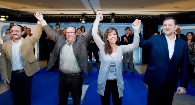 Mariano Rajoy acompaña a Alicia Sánchez Camacho en un mitin (Tarragona)