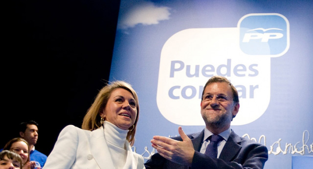 Mariano Rajoy aplaude la intervención de Mª Dolores de Cospedal