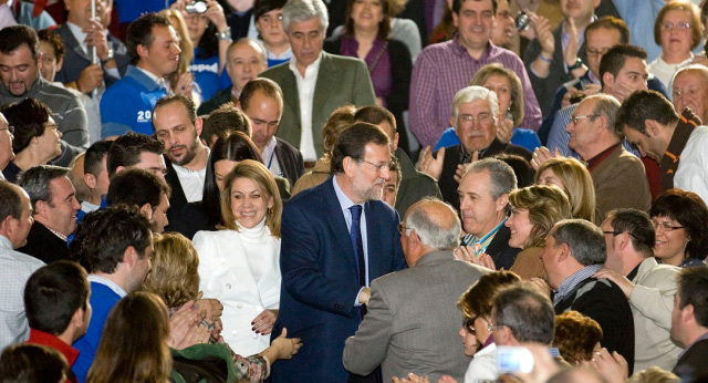 Mariano Rajoy y Mª Dolores de Cospedal a su llegada al acto