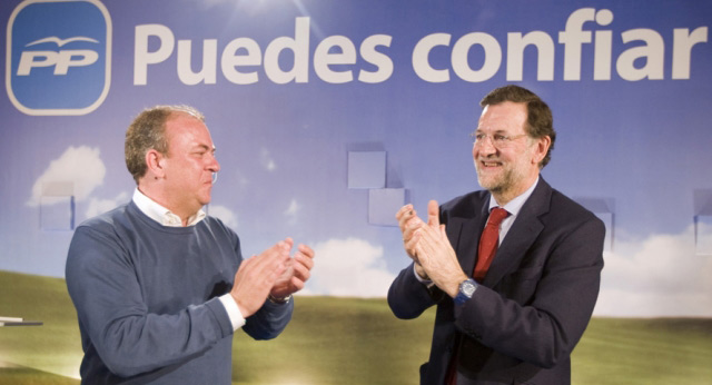 Mariano Rajoy con el presidente del PP de Extremadura, José Antonio Monago