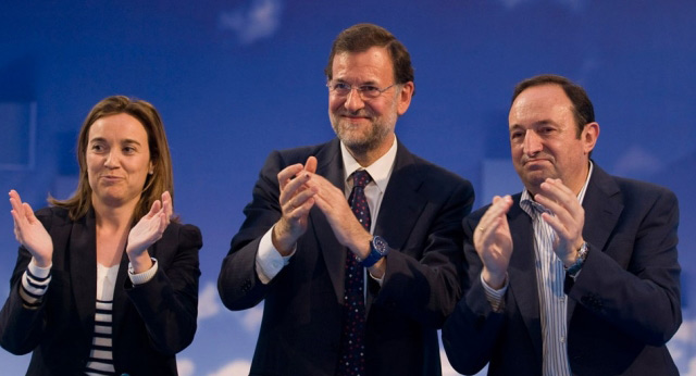 El presidente del PP, Mariano Rajoy, tras clausurar el acto junto a Pedro Sanz