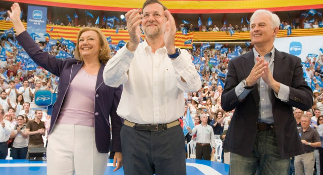 Mariano Rajoy, Luisa Fernanda Rudi, y Eloy Suárez, aplaudidos en en mitin de Zaragoza