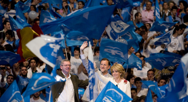 Mariano Rajoy, Alberto Ruiz-Gallardón y Esperanza Aguirre en el acto de cierre de campaña