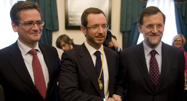 Mariano Rajoy durante la toma de posesión de Javier Maroto como alcalde de Vitoria