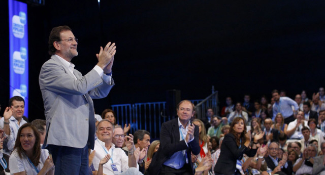 Mariano Rajoy durante la intervención de María Dolores de Cospedal