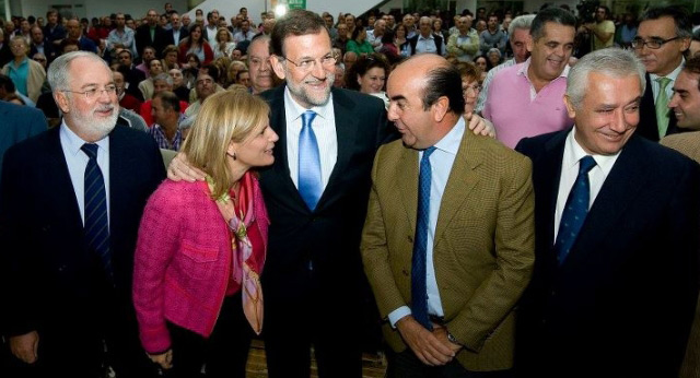 Miguel Arias Cañete, la alcaldesa de jerez Maria Jose Garcia-Pelayo, Mariano Rajoy y Javier Arenas con el presidente de ASAJA Manuel Vázquez en jerez