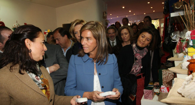 Ana Mato visita Cáritas