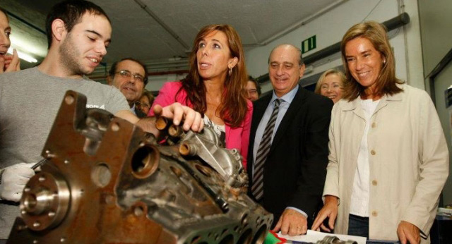 Ana Mato visita un centro de Formación Profesional en Barcelona