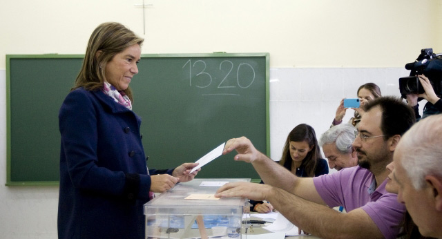 Ana Mato votando