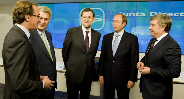 Mariano Rajoy con los miembros propuestos para el Congreso y del Senado