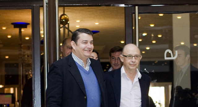 Antonio Sanz y Cristóbal Montoro en el Foro Administraciones celebrado en Sevilla