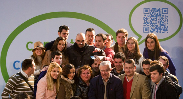 Javier Arenas en un acto con jóvenes en Dos Hermanas