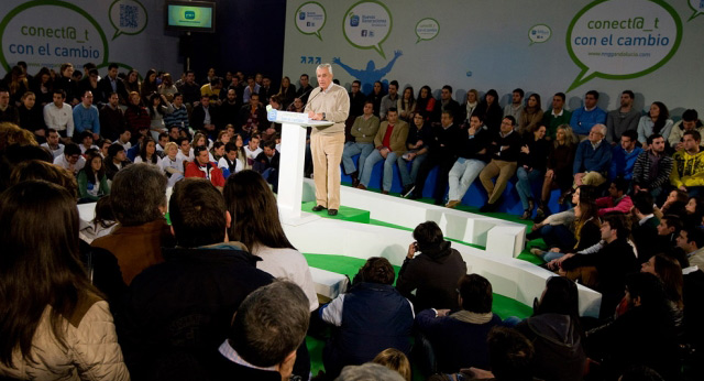 Javier Arenas en un acto con jóvenes en Dos Hermanas