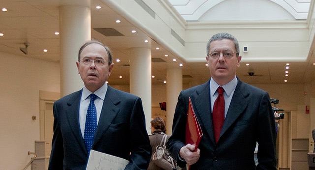Pío García-Escudero y Alberto Ruiz-Gallardón a su llegada al Senado