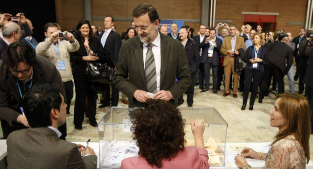 Mariano Rajoy votando