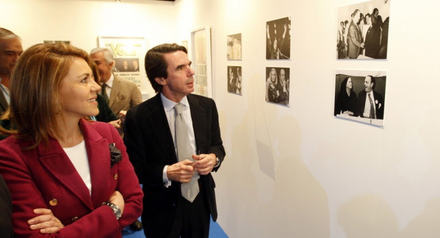 Aznar y Cospedal visitan la exposición homenaje a Manuel Fraga