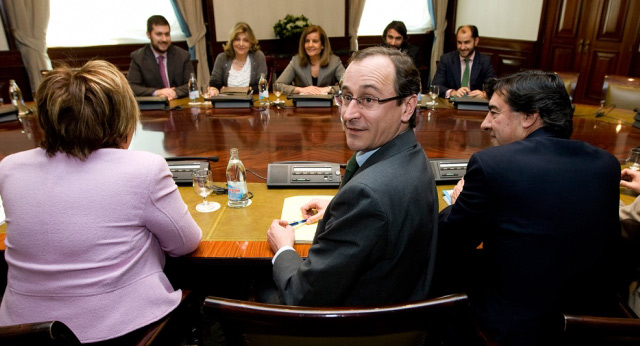 Alfonso Alonso se reúne con la ministra de Empleo, Fátima Báñez