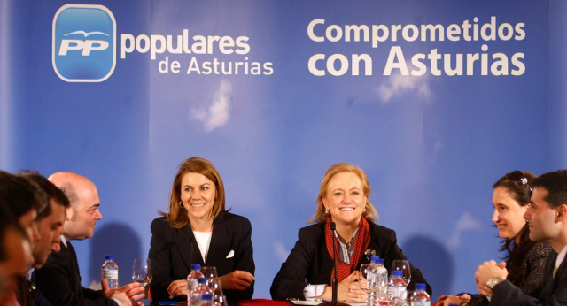 Mª Dolores de Cospedal y Mercedes Fernández visitan Avilés