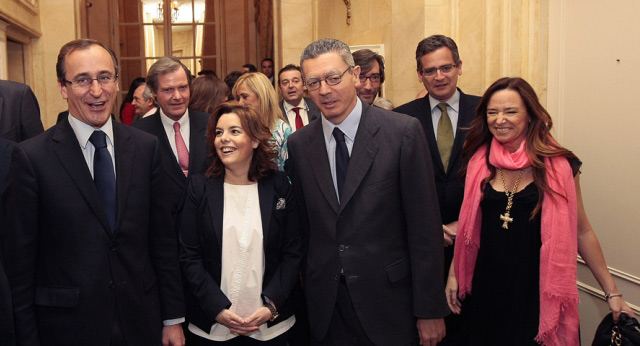 Alfonso Alonso con Soraya Sáenz de Santamaría y Alberto Ruiz Gallardón en el Foro Nueva Economía