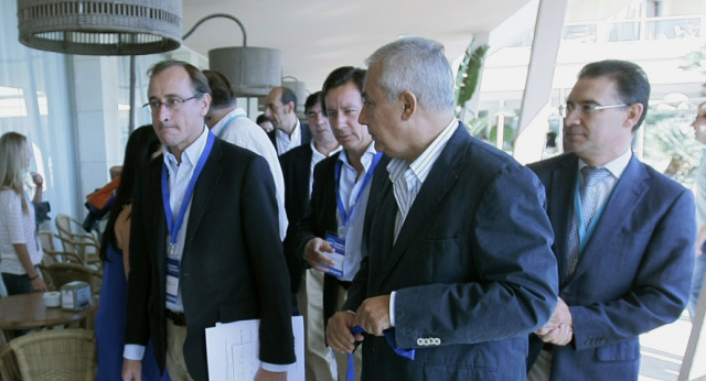 Alfonso Alonso, Carlos Floriano y Javier Arenas a su llegada a la Escuela de Verano