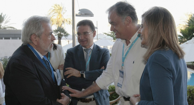 Fátima Báñez con Esteban González Pons y Antonio Beteta