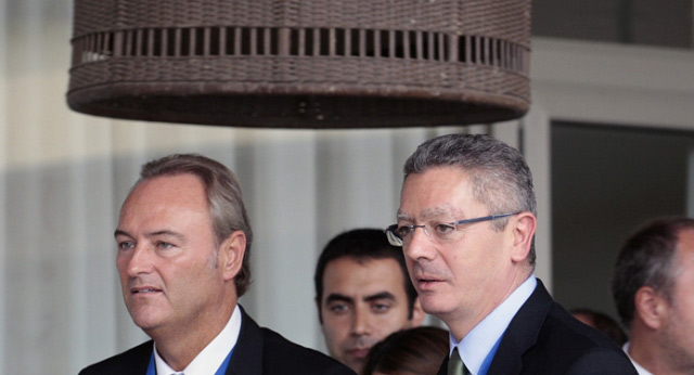Alberto Ruiz-Gallardón con Alberto Fabra en la Escuela de Verano