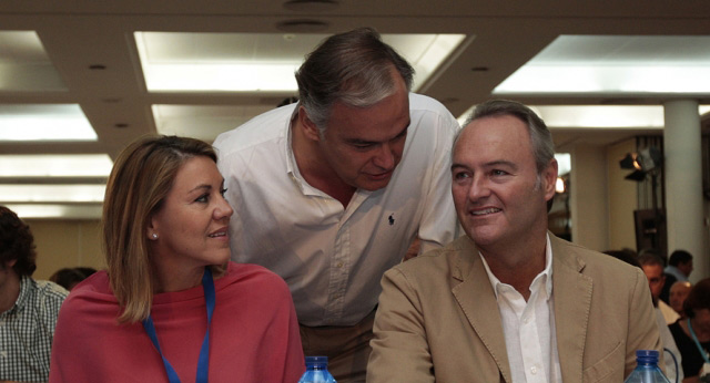 María Dolores de Cospedal con Esteban González Pons y Alberto Fabra