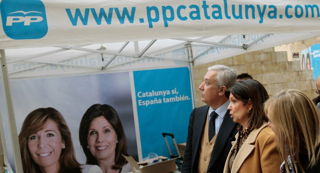 Javier Arenas con Dolors López  y Marisa Xandri en Lleida