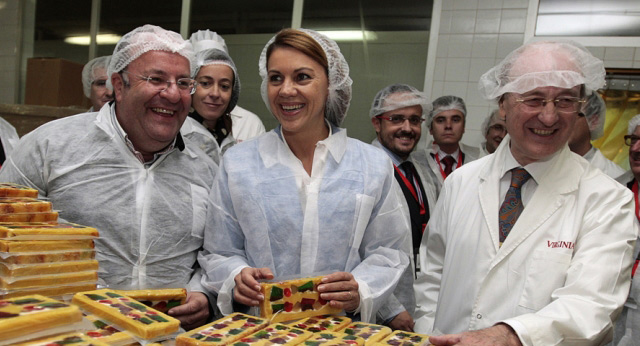 María Dolores de Cospedal visita la empresa Virginias en Reus (Tarragona)