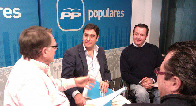 José Ignacio Echániz y Francisco Vaño en una reunión sobre discapacidad