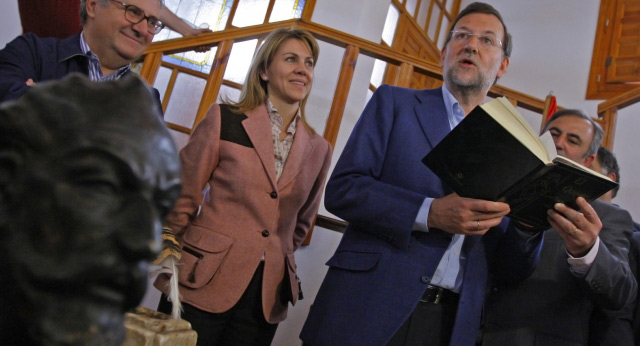 Mariano Rajoy, acompañado por María dolores de Cospedal