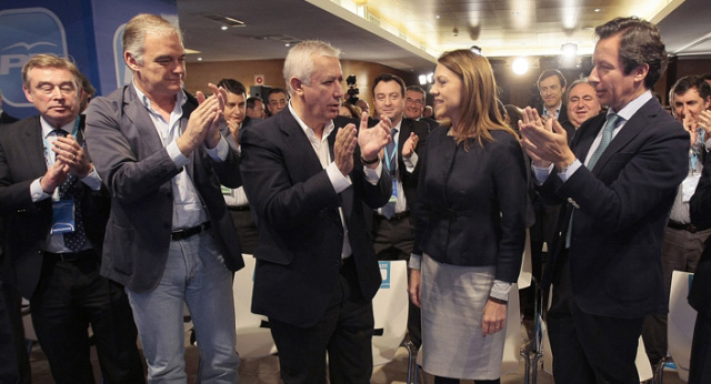 Gran ovación a María Dolores de Cospedal después de su intervención