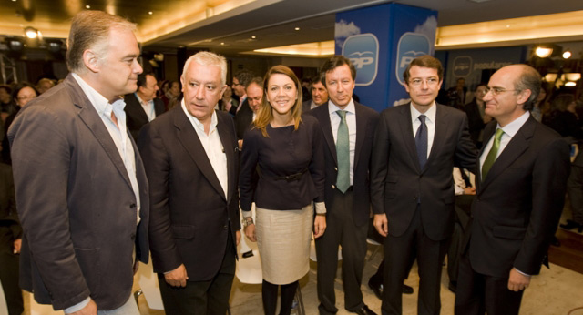 Esteban González Pons, Javier Arenas, María Dolores de Cospedal, Carlos Floriano, Alfonso Fernández Mañueco a su llegada al acto