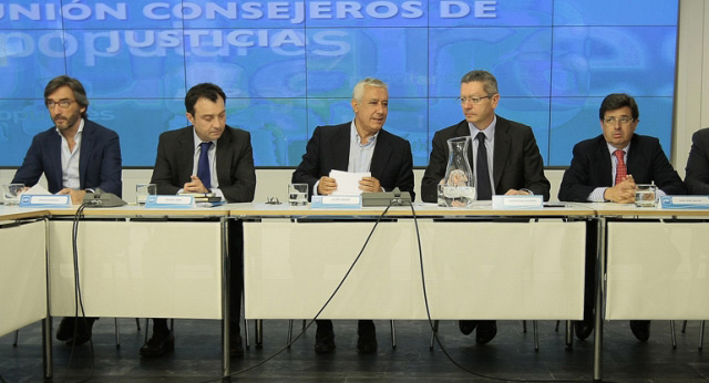 Alberto Ruiz-Gallardón y Javier Arenas se reúnen con los consejeros de Justicia del PP