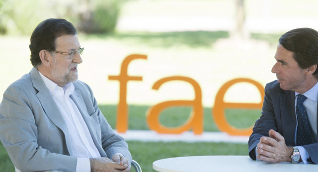 Mariano Rajoy con José María Aznar en la clausura del Campus FAES 2013