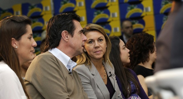 María Dolores de Cospedal y José Manuel Soria durante el debate