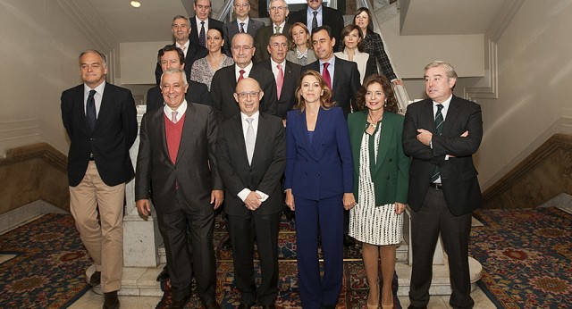 Foto de familia del Comité de Dirección del PP y Cristóbal Montoro con los alcaldes del PP