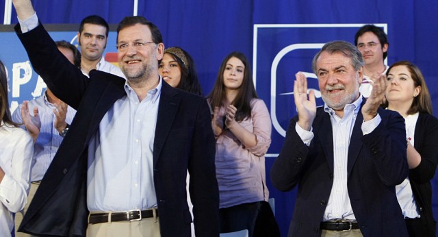 Mariano Rajoy, Mayor Oreja y Uriarte durante el acto