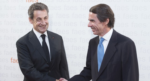 Nicolas Sarkozy saluda a José María Aznar