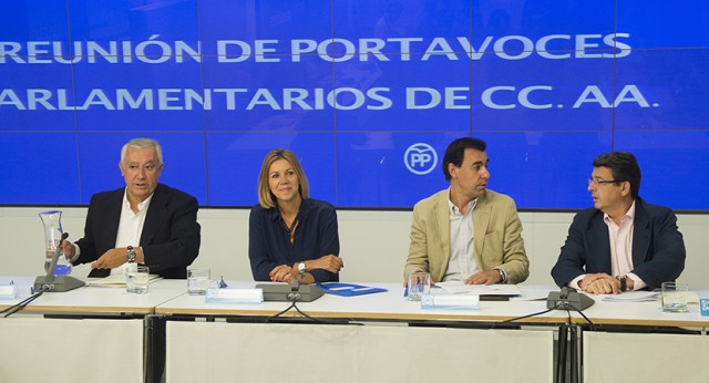 María Dolores de Cospedal preside una reunión con los portavoces parlamentarios