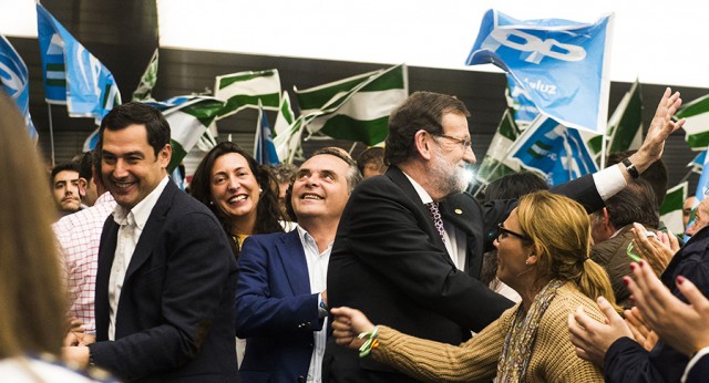 Mariano Rajoy y Juanma Moreno en el acto de cierre de campaña