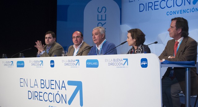 Javier Arenas dirigiéndose a los asistentes en el ágora de la Convención Nacional