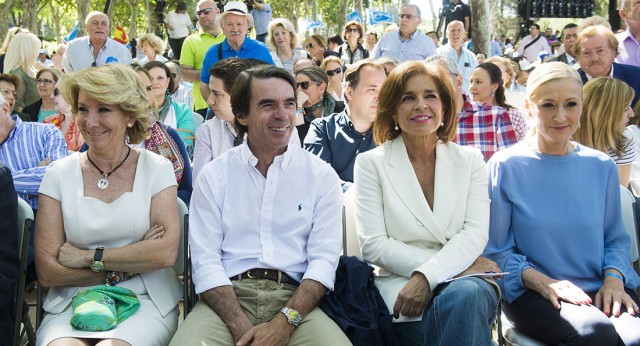 La candidata a la alcaldía de Madrid, Esperanza Aguirre, junto a José María Aznar, Ana Botella y Cristina Cifuentes