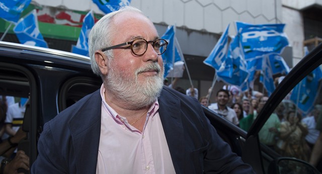 Miguel Arias Cañete a su llegada al acto